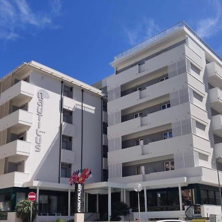 Hotel Nautilus Cattolica Esterno foto