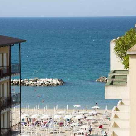 Hotel Nautilus Cattolica Esterno foto