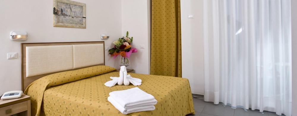 Hotel Nautilus Cattolica Esterno foto
