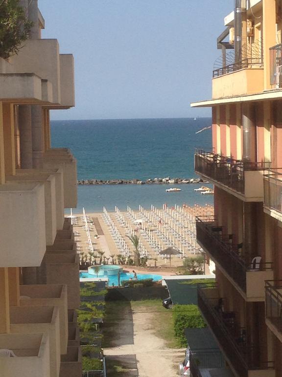 Hotel Nautilus Cattolica Esterno foto