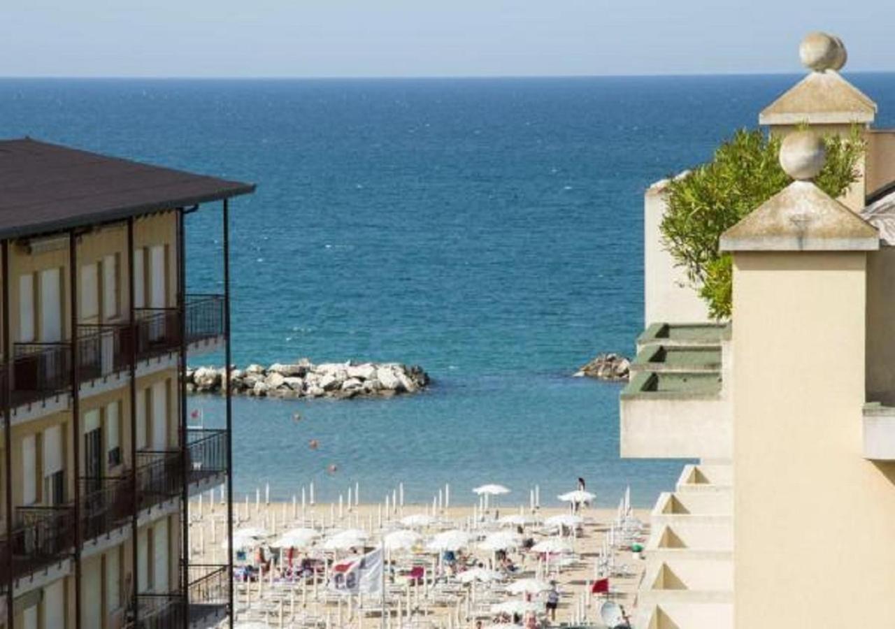 Hotel Nautilus Cattolica Esterno foto